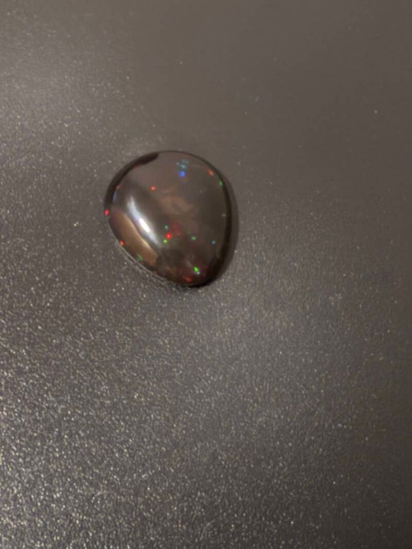 11 CT Natuurlijke Ethiopische Opaal – Intens Groen & Multicolor Kleurenspel
