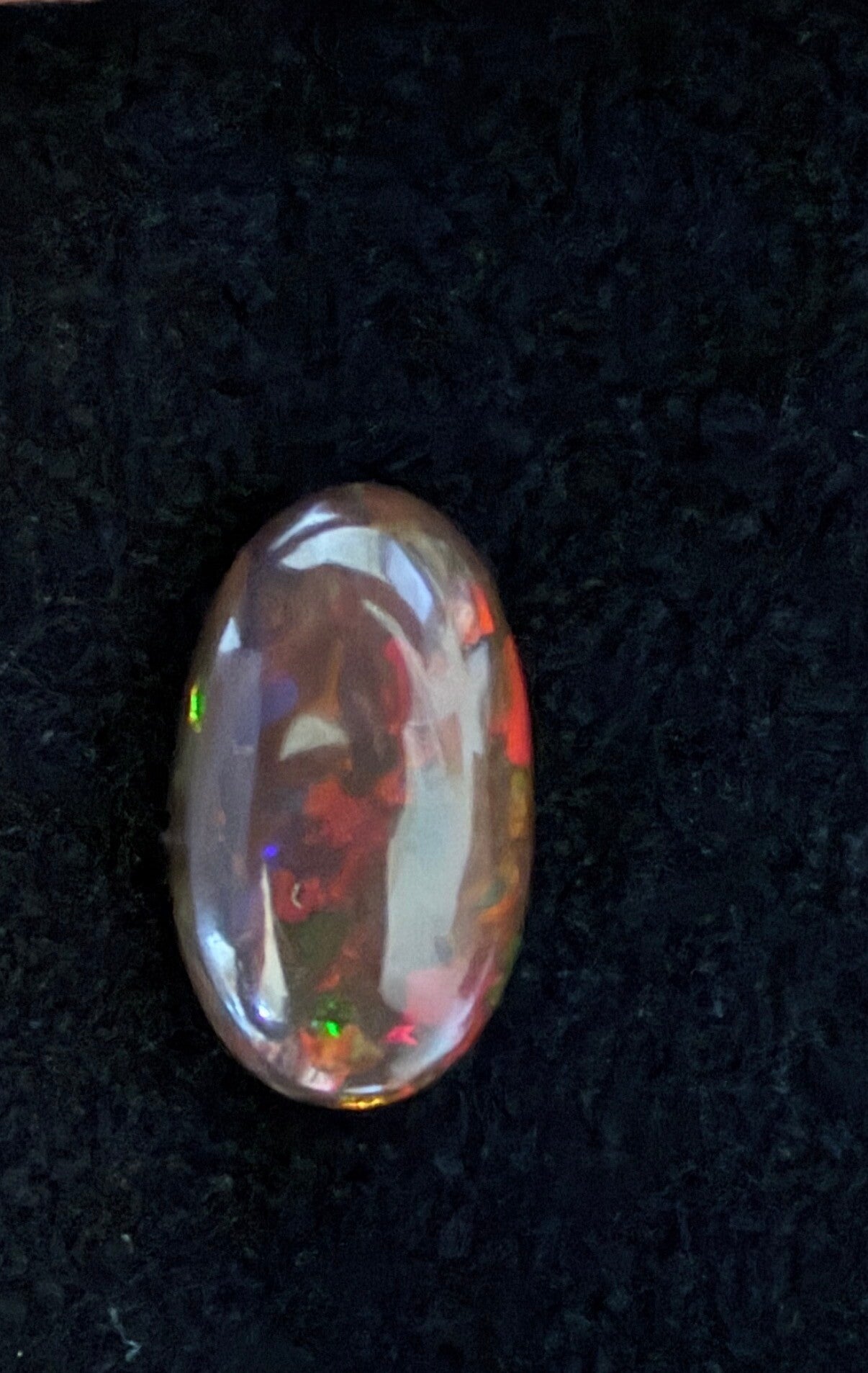 8 CT Natuurlijke Ethiopische Opaal – Intens Rood & Multicolor Kleurenspel