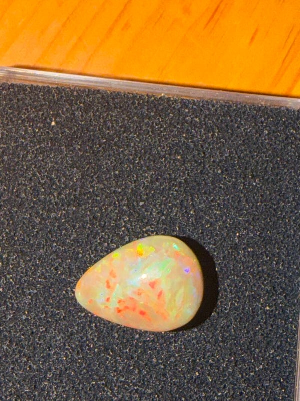 11 CT Natuurlijke Ethiopische Welo Opaal – Rood & Groen Kleurenspel