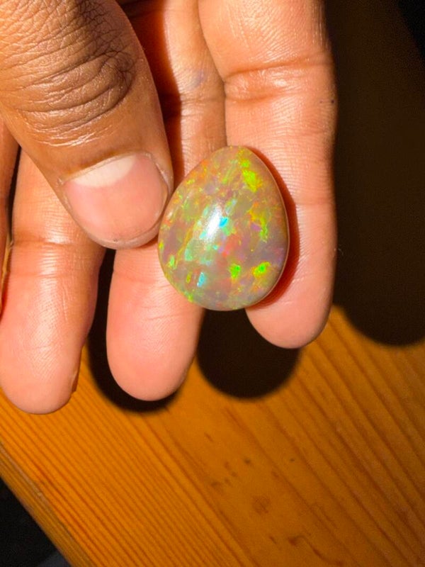 35,5 Grote Natuurlijke Ethiopische Welo Opaal –Intens Kleurenspel