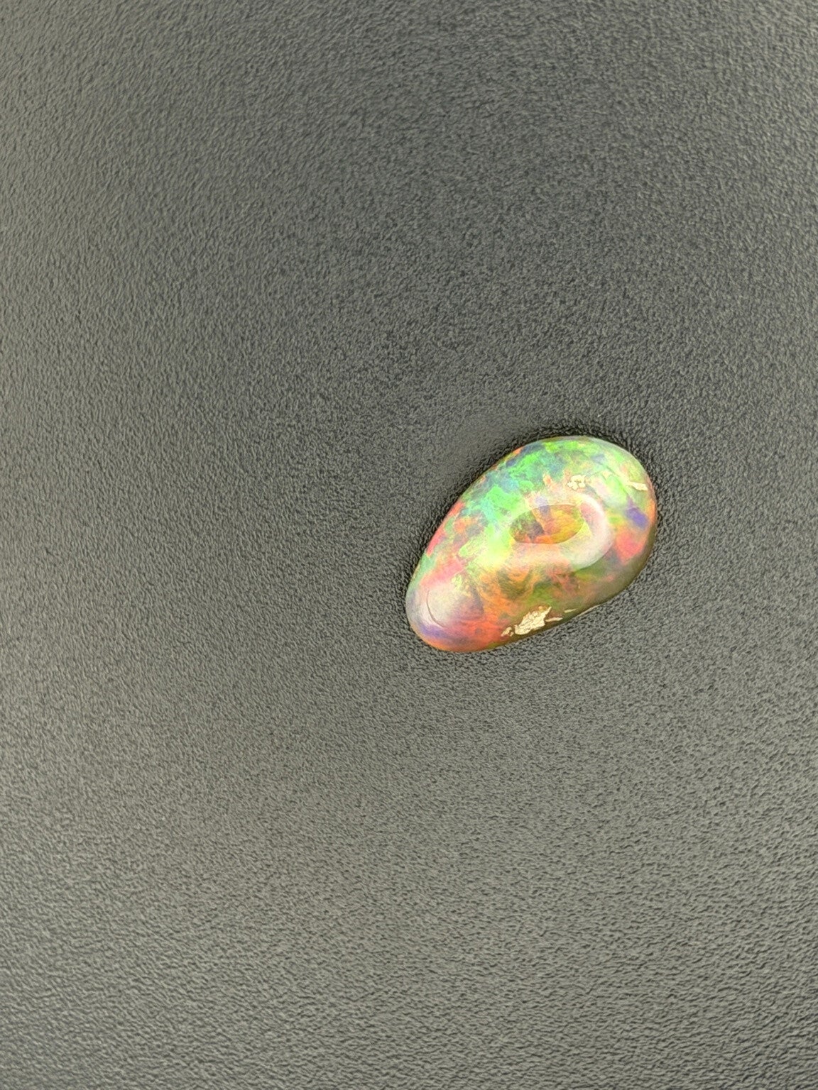 10 CT Natuurlijke Ethiopische Opaal – Multicolor