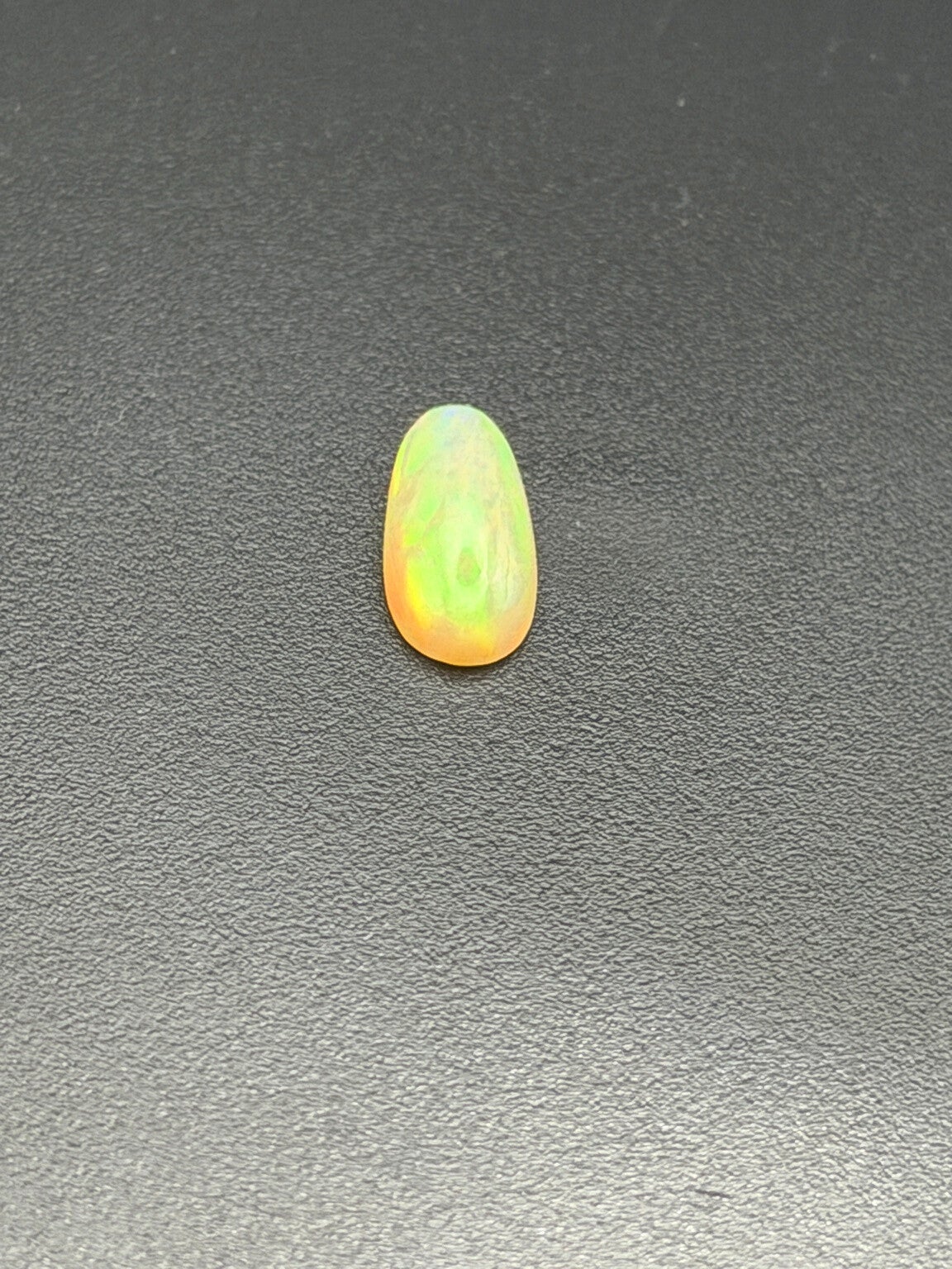 2,5 CT Natuurlijke Opaal Cabochon – Uniek Kleurenspel