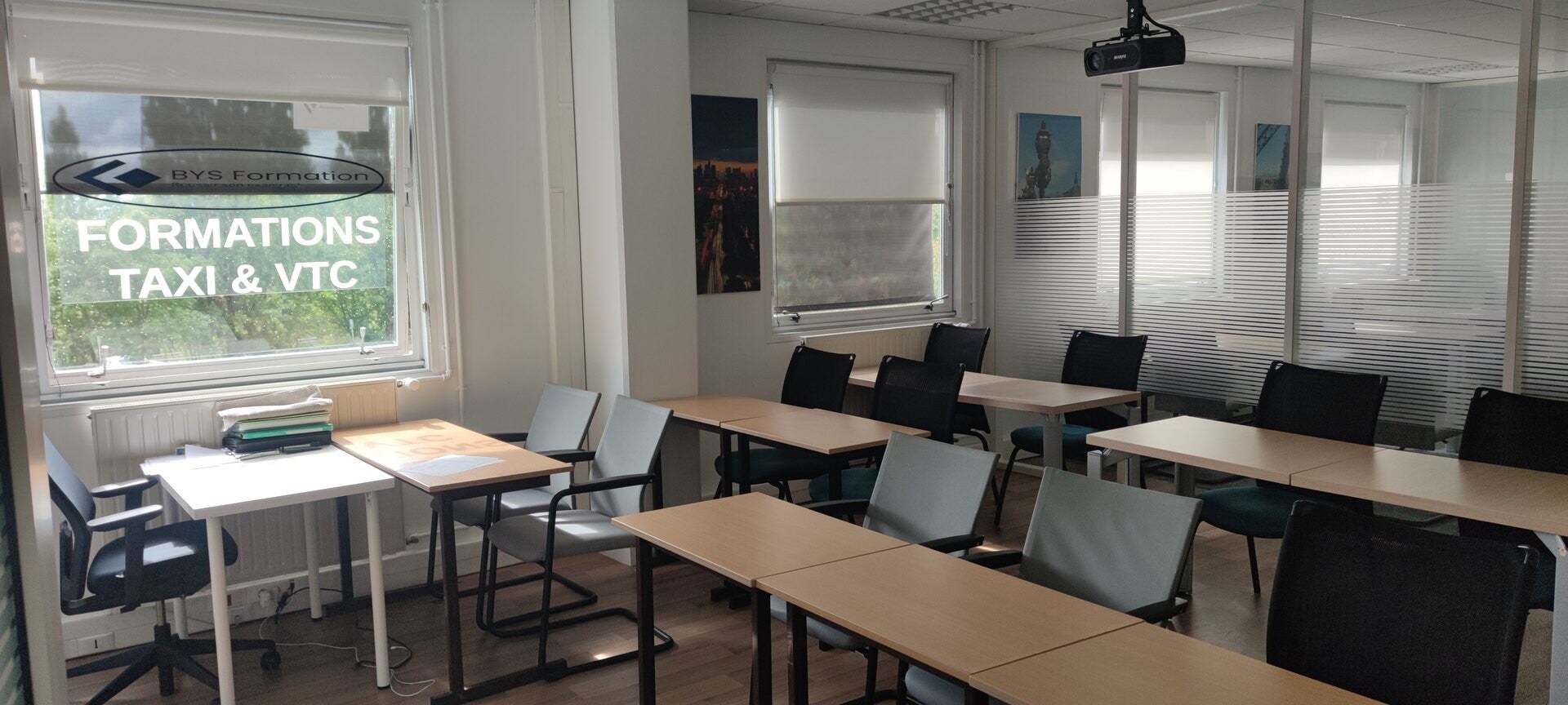 Salle de cours de BYS Formation — formations taxi et VTC en groupe de 12 stagiaires maximum