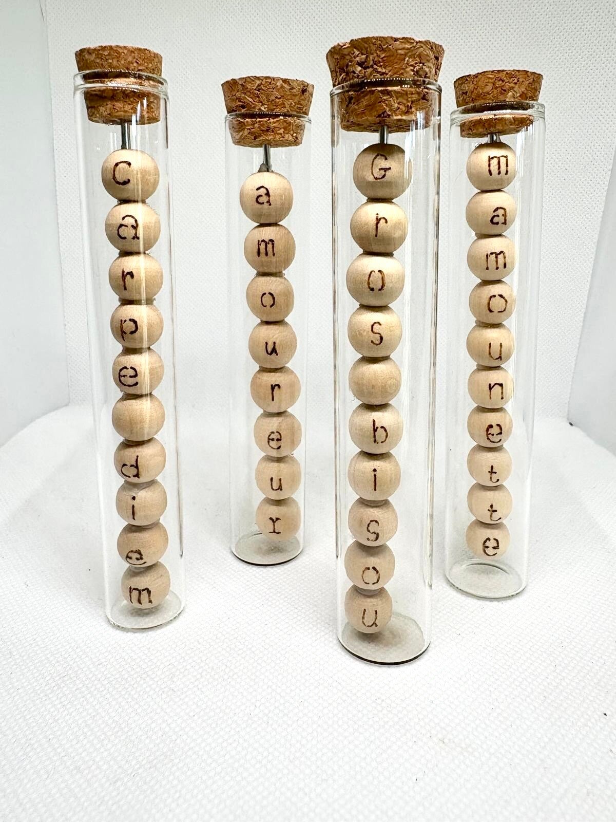 Flacon L avec un ou plusieurs mots