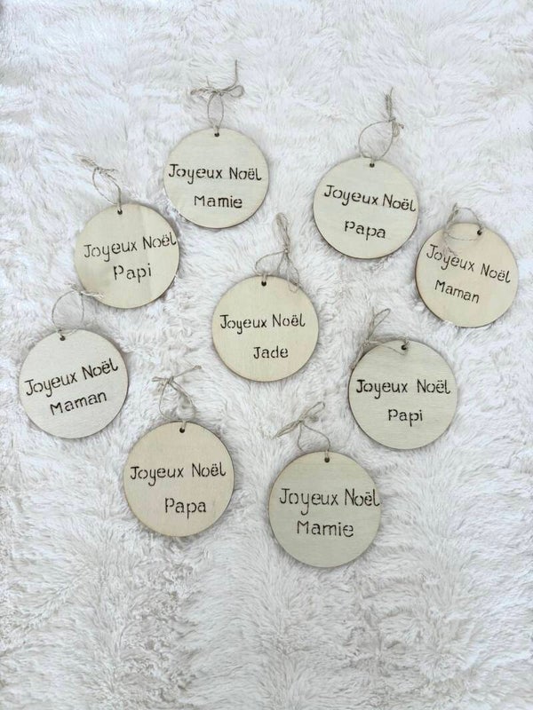 Boule de Noël en bois avec gravure