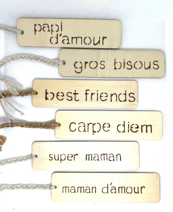 Marque pages en bois avec inscription