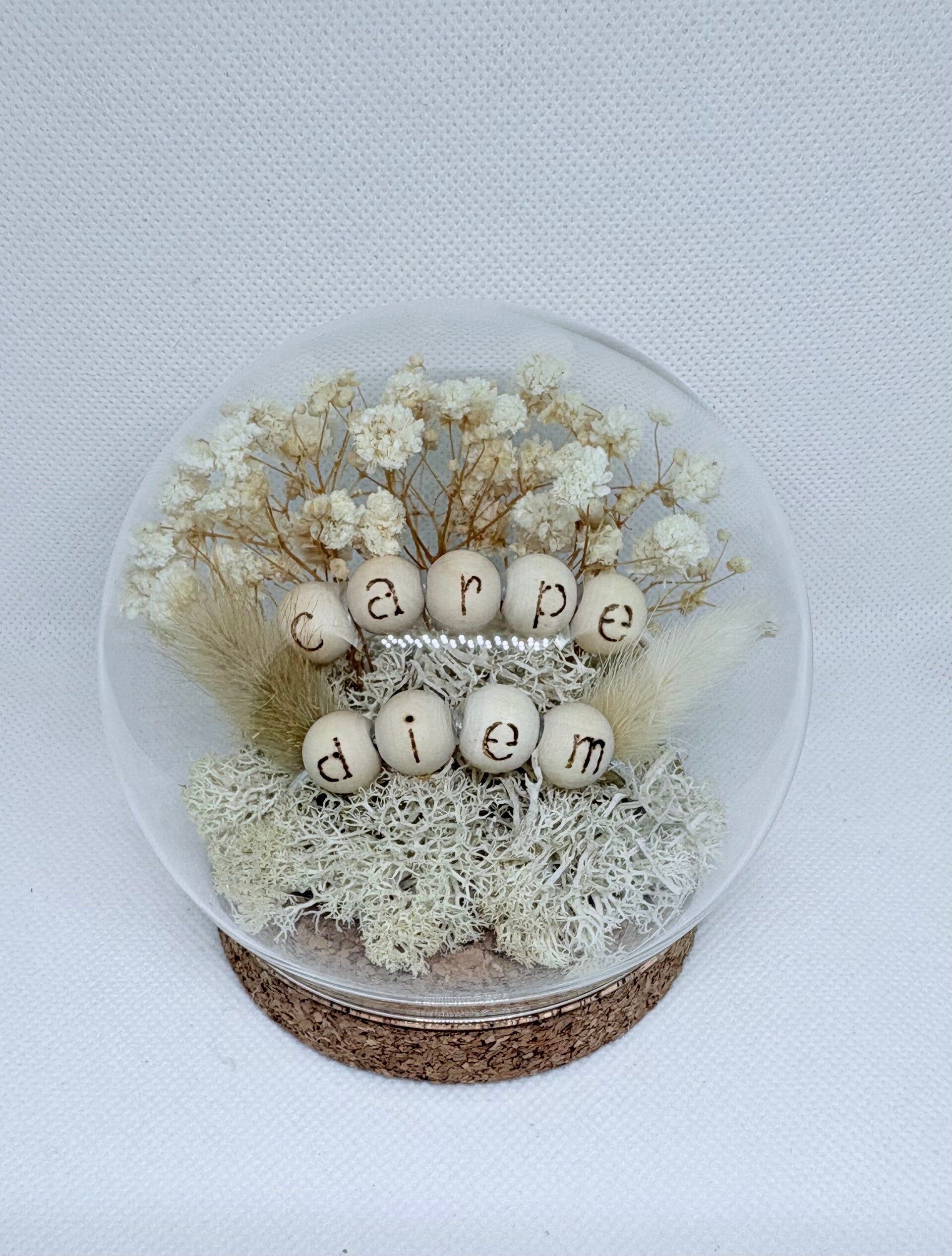 Sphère fermée M avec message