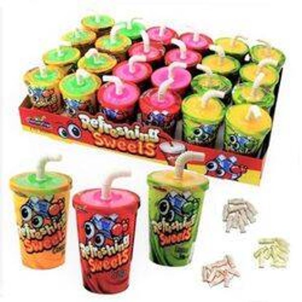 Petit gobelet en plastique contenant un sachet de billes de bonbon