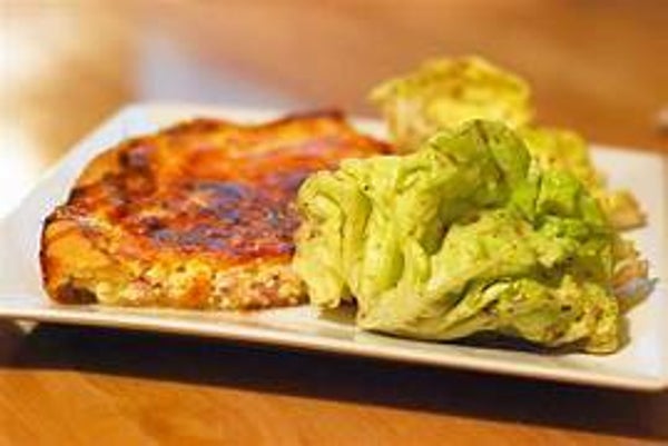 Part de quiche, salade