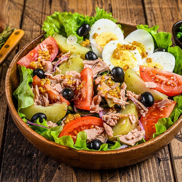 Salade avec boisson