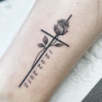 kreuzrosetattoo.jpg