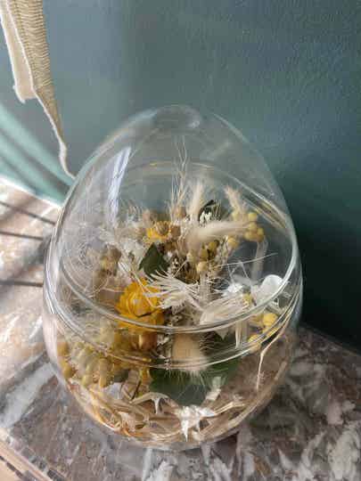 Paasei met droogbloemen