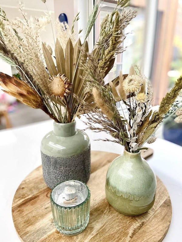 Lichtgroene keramieken vaas