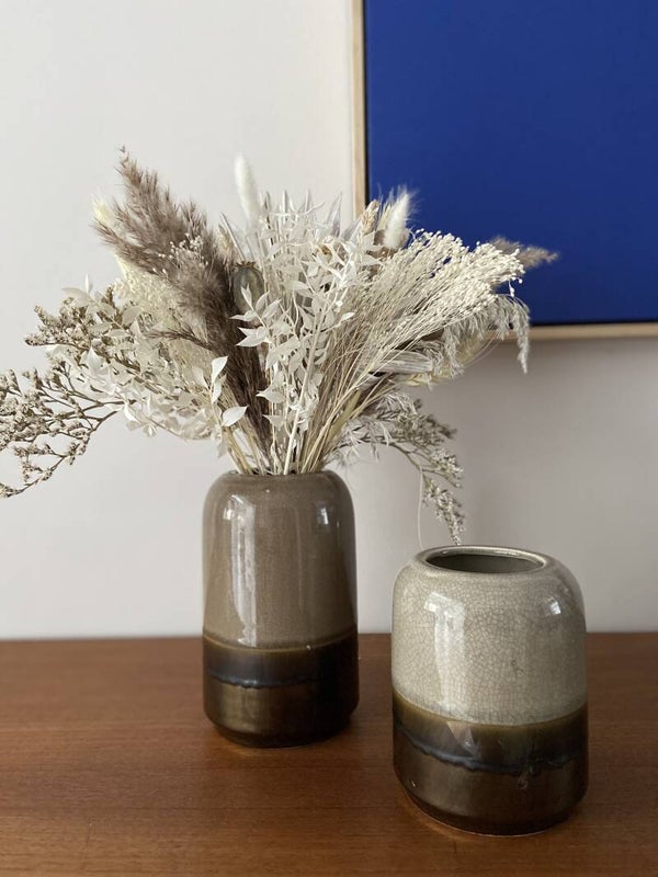 Grijs-bruine vaas met koper onderkant