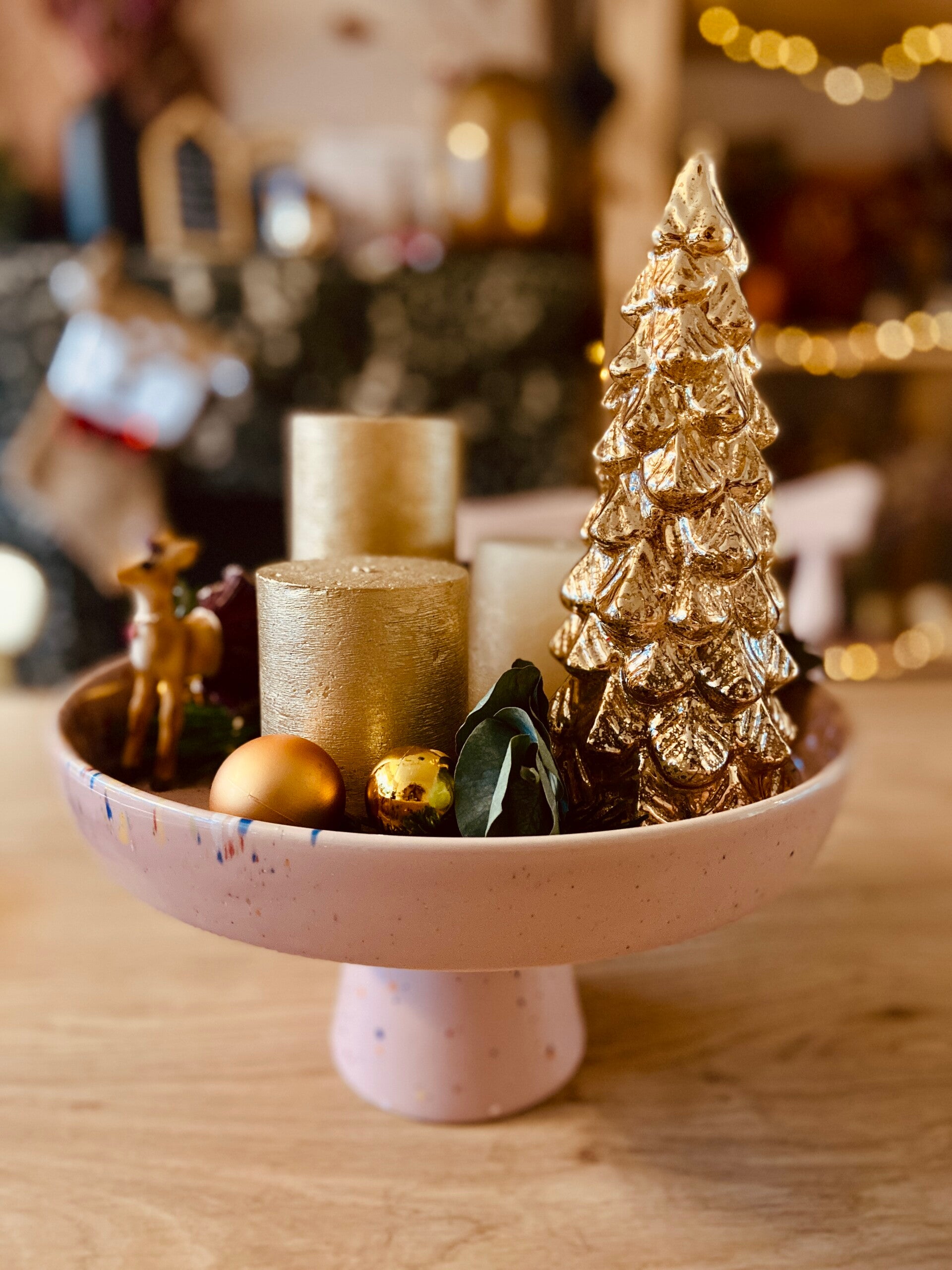 schaal op voet roze keramiek