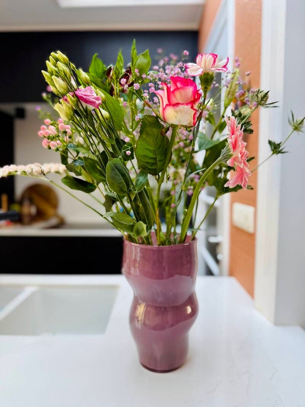 Moderne lila vaas in glas