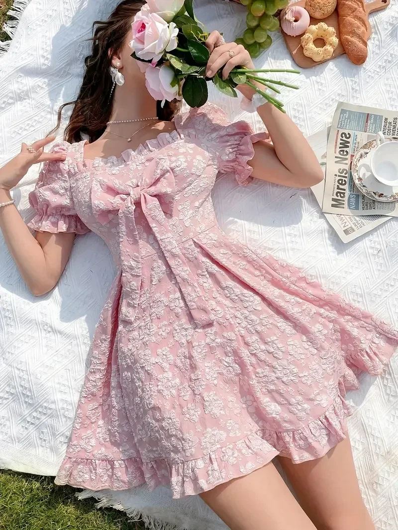 Elegantes Blumen-Jacquard-Kleid mit Frontschleife