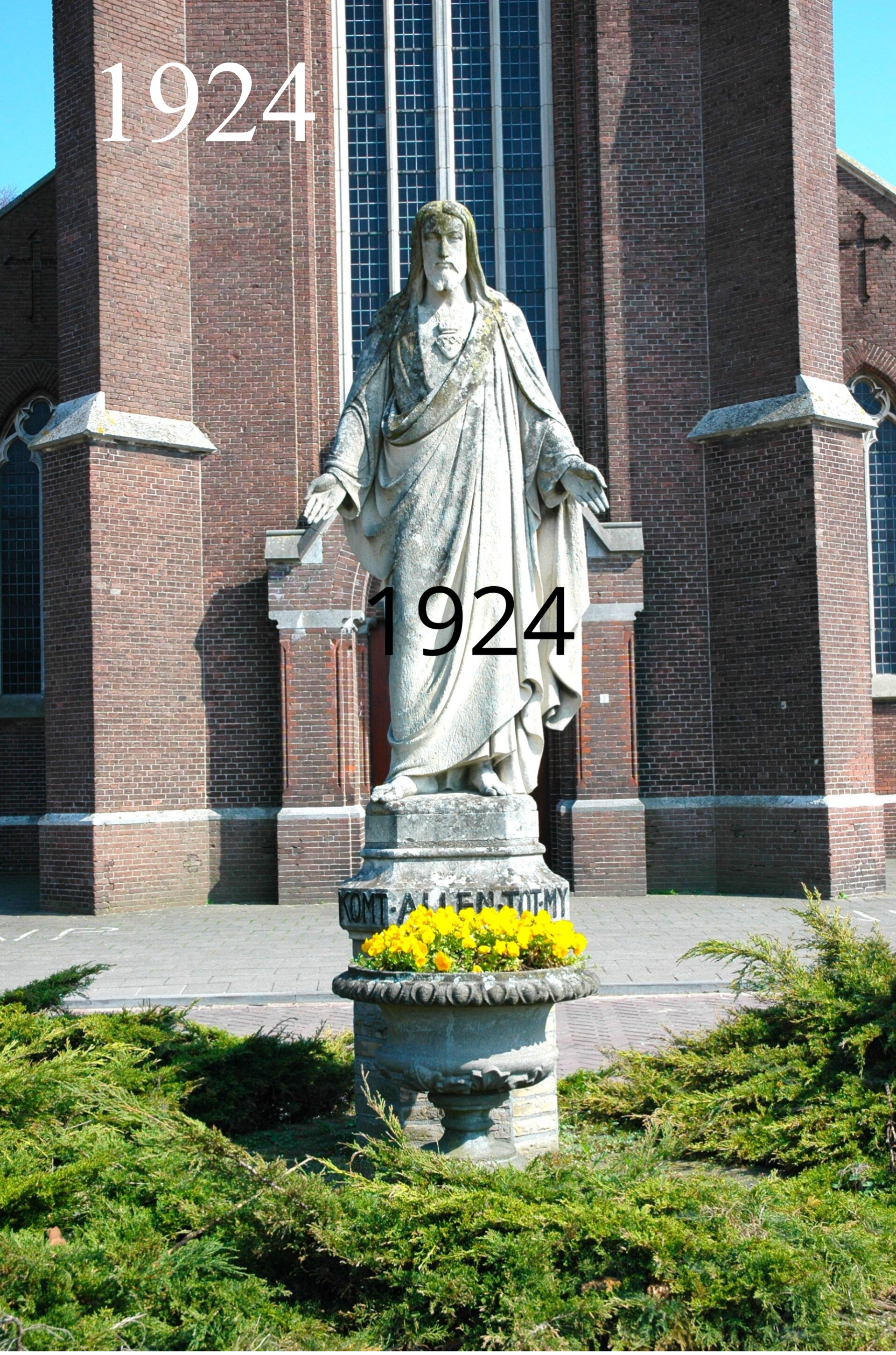 Heilig Hartbeeld kerkplein