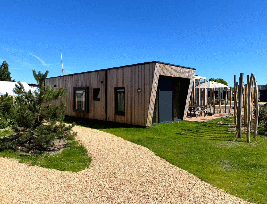 Modern chalet aan het water voor recreatie of wonen