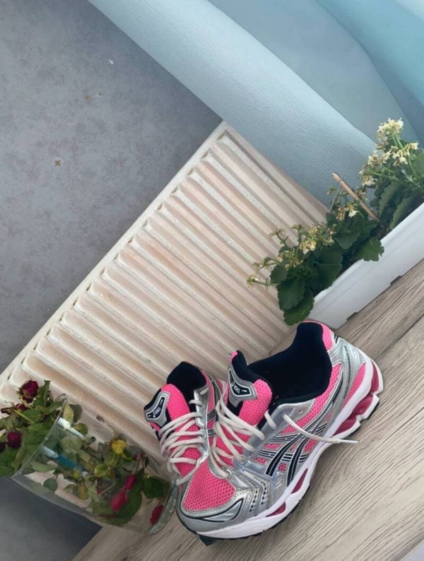 Asics rose