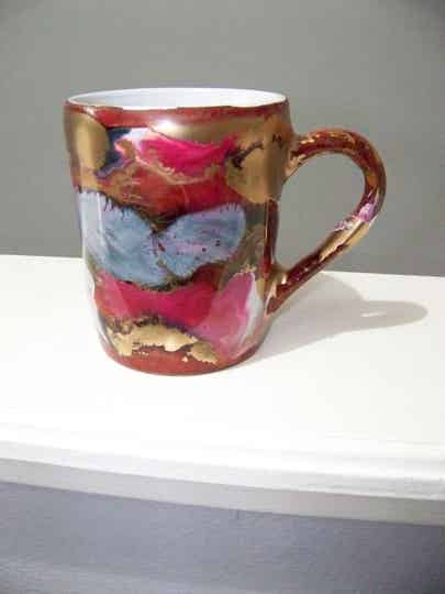 red swirl coffee cup