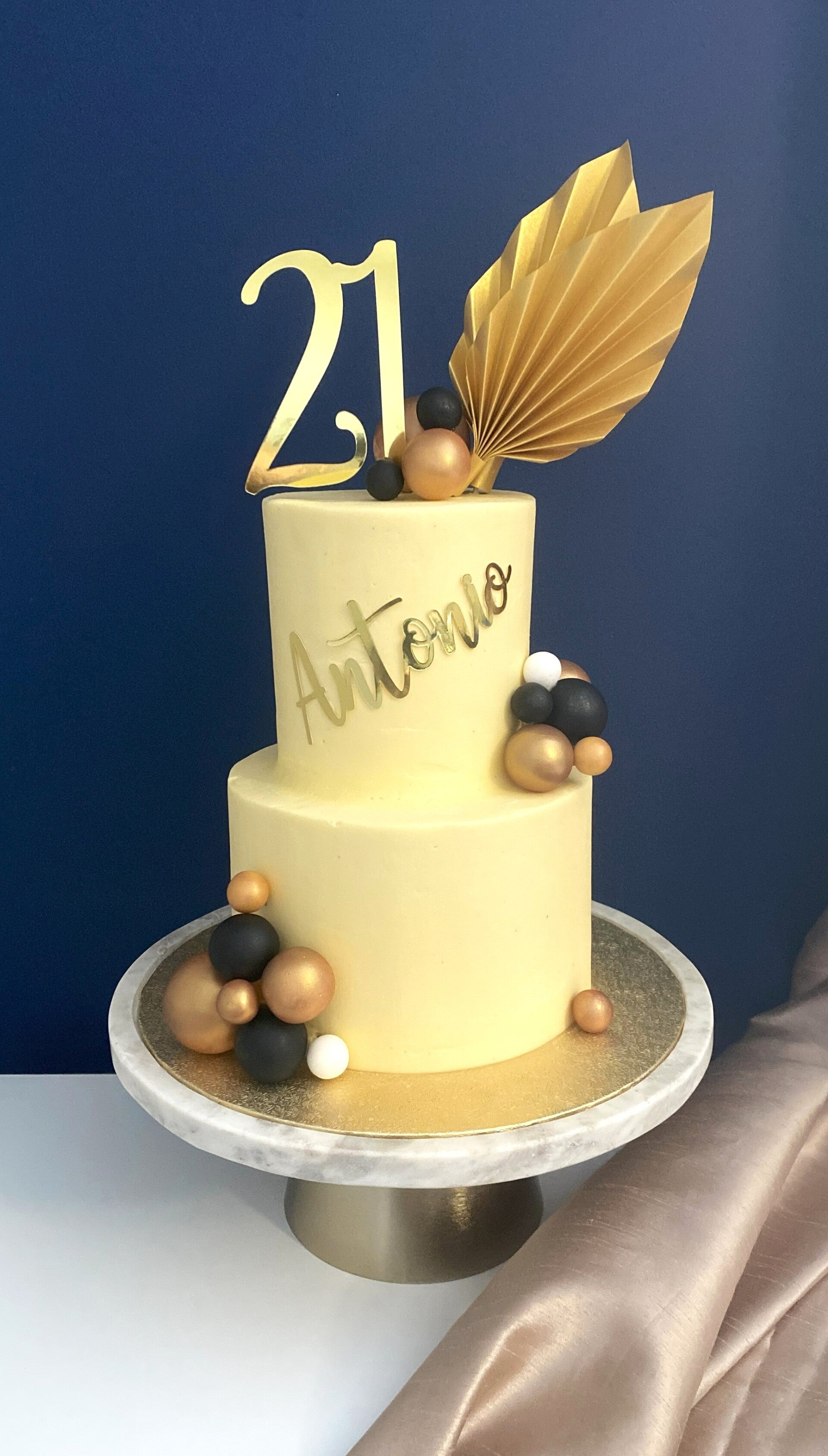 21st bithday cake, 2 tiers of chocolate sponge, decorated in black & gold.