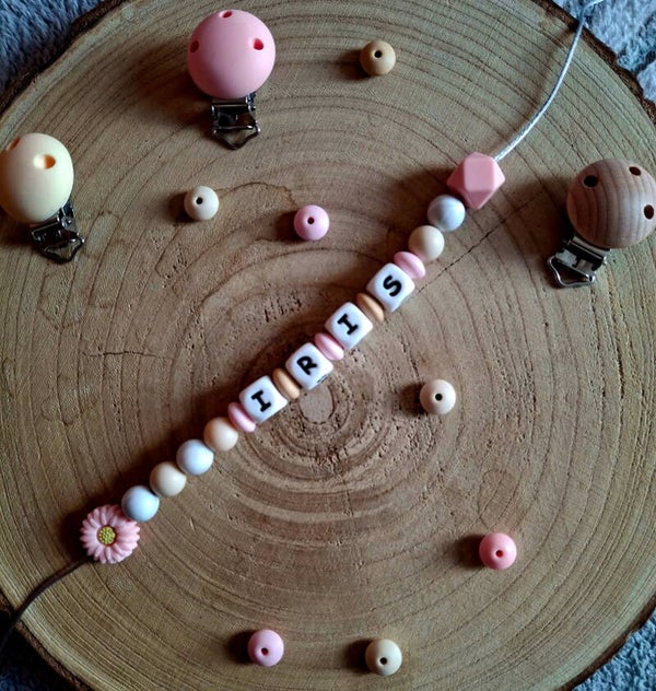 Attache tétine fleur