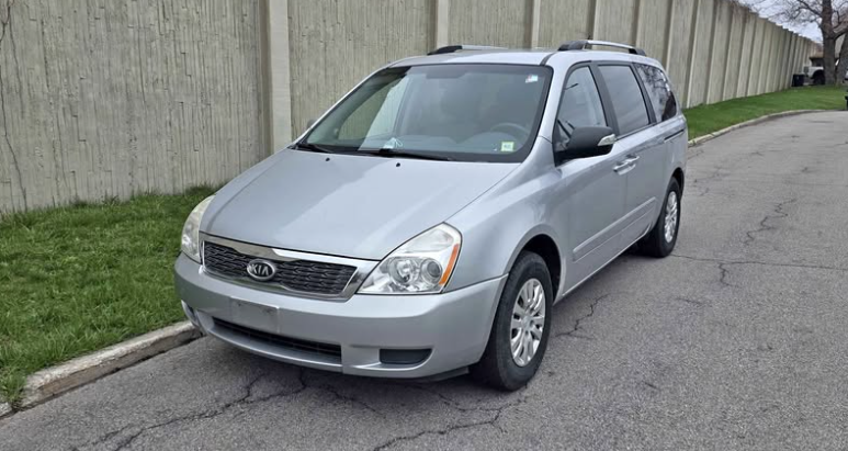 2011 Kia sedona LX Minivan 4D