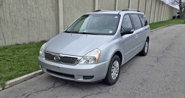 2011 Kia sedona LX Minivan 4D