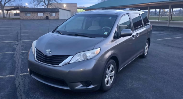 2013 Toyota Sienna LE Minivan 4D