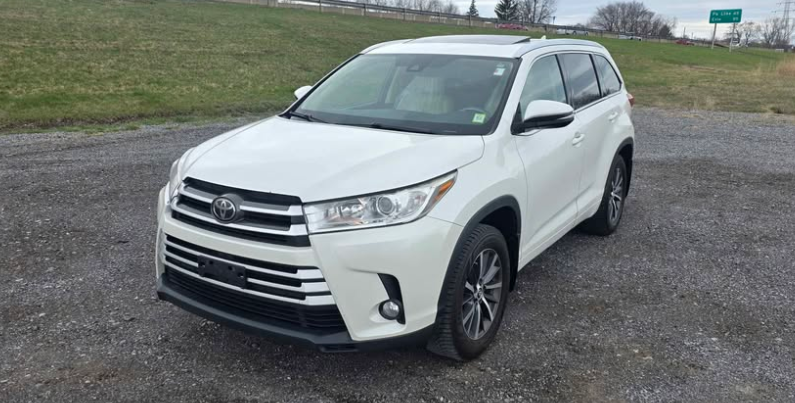 2017 Toyota Highlander XLE Sport Utility 4D
