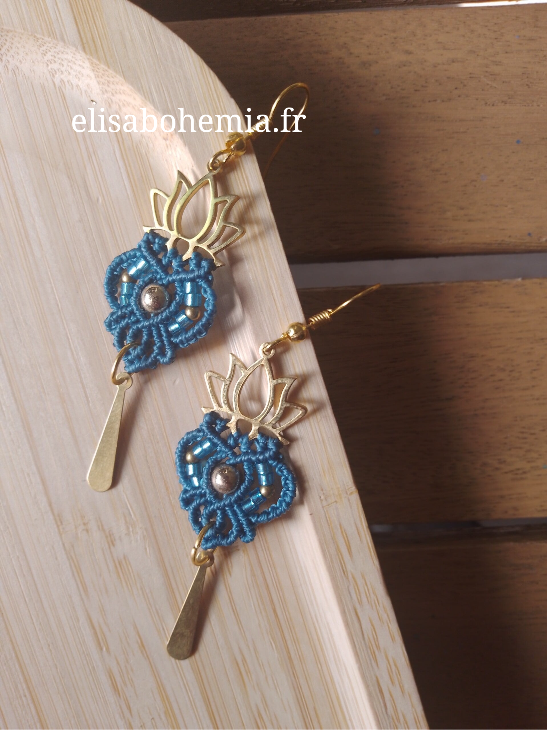 Boucles d'oreilles lotus bleu outremer