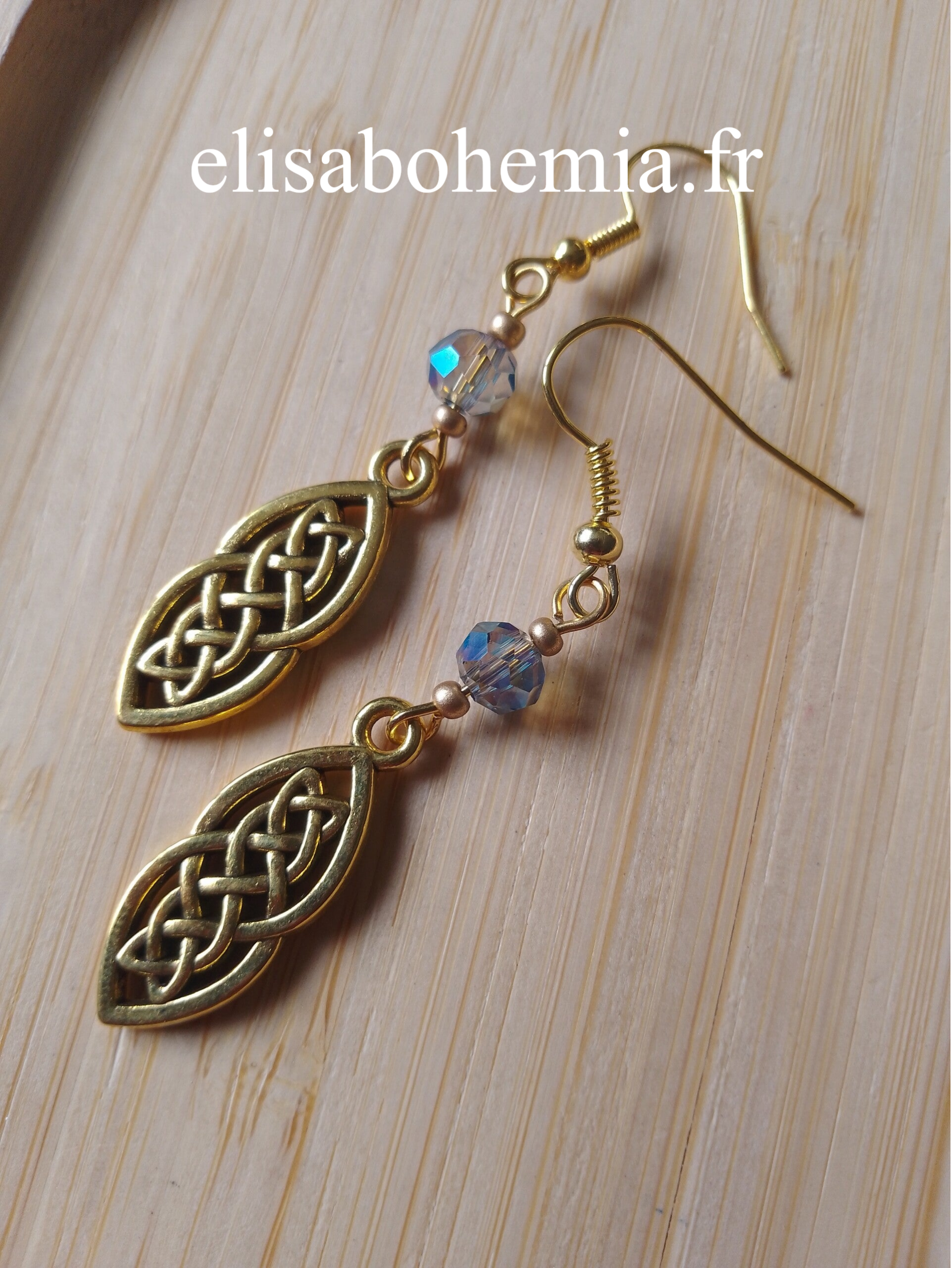 Boucles d'oreilles noeuds celtiques bleu et or