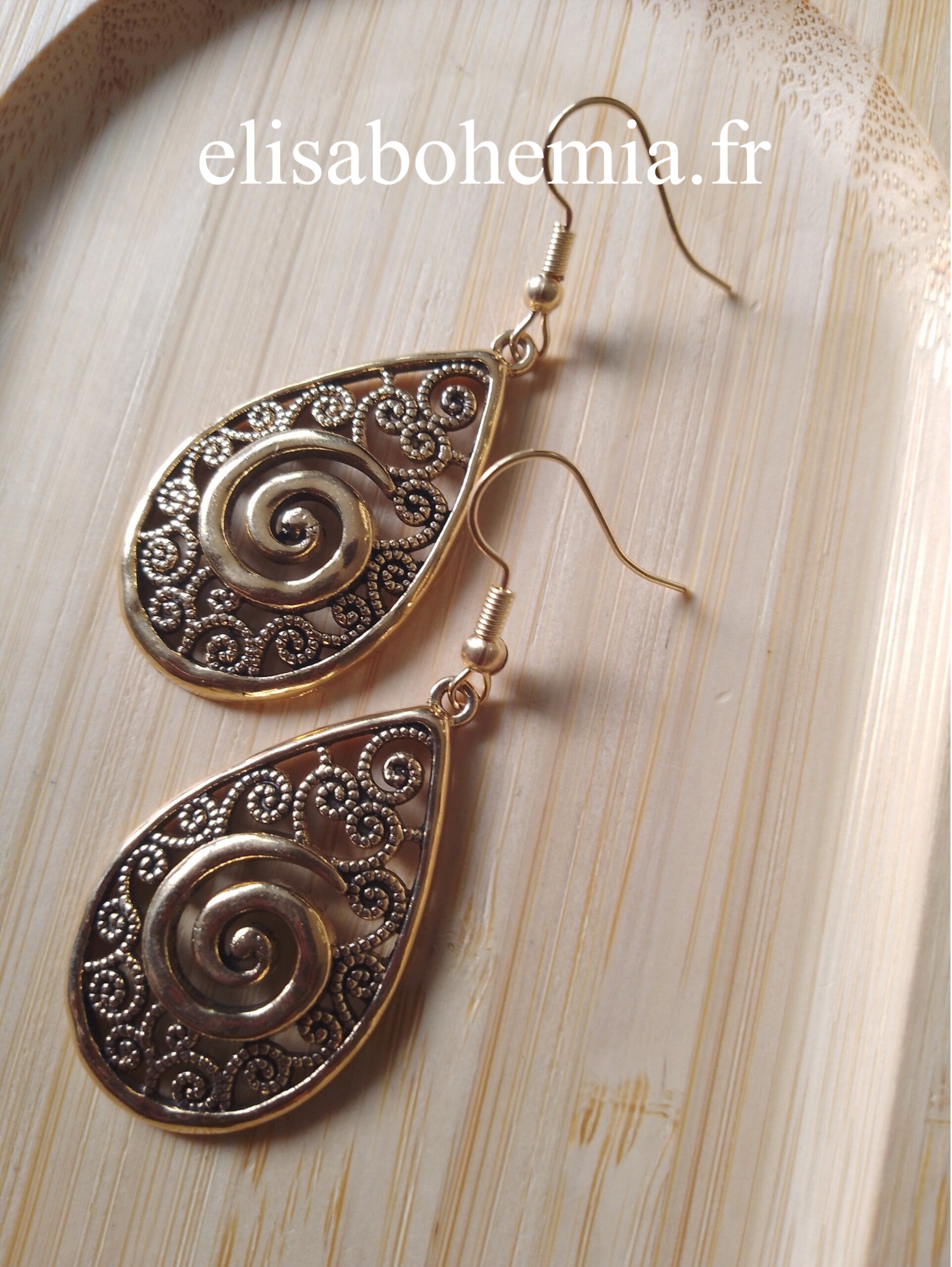 Boucles d'oreilles gouttes spirales dorées