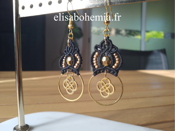 Boucles d'oreilles bohème chic noir et or