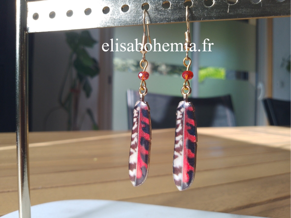 Boucles d'oreilles plumes rouges mouchetées