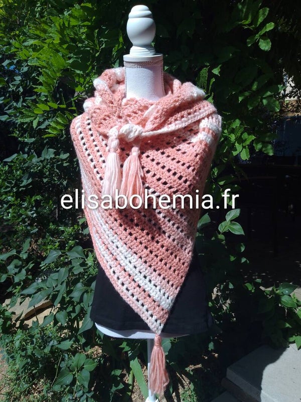 Châle triangulaire rose corail