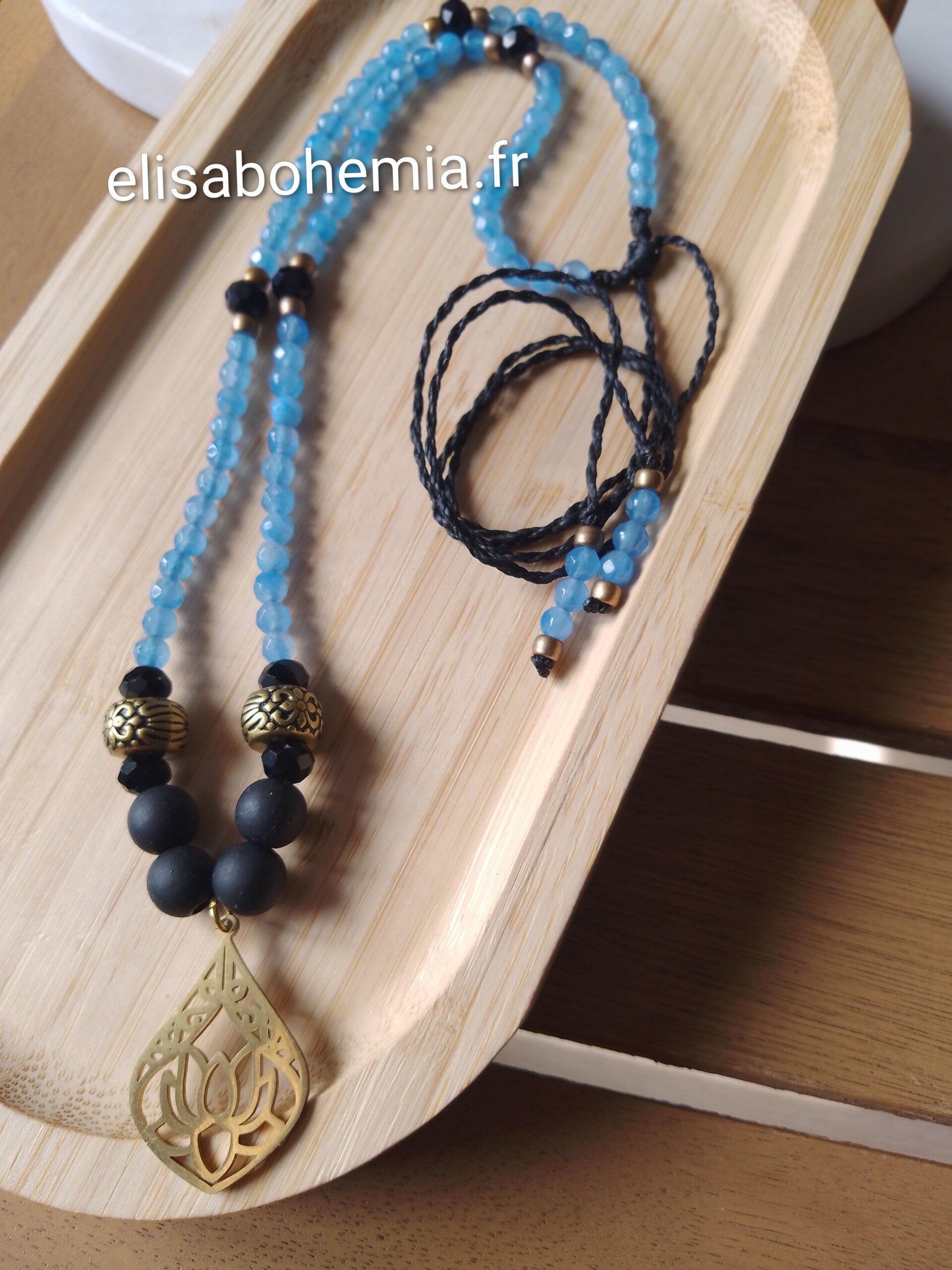 Collier lotus bleu et noir