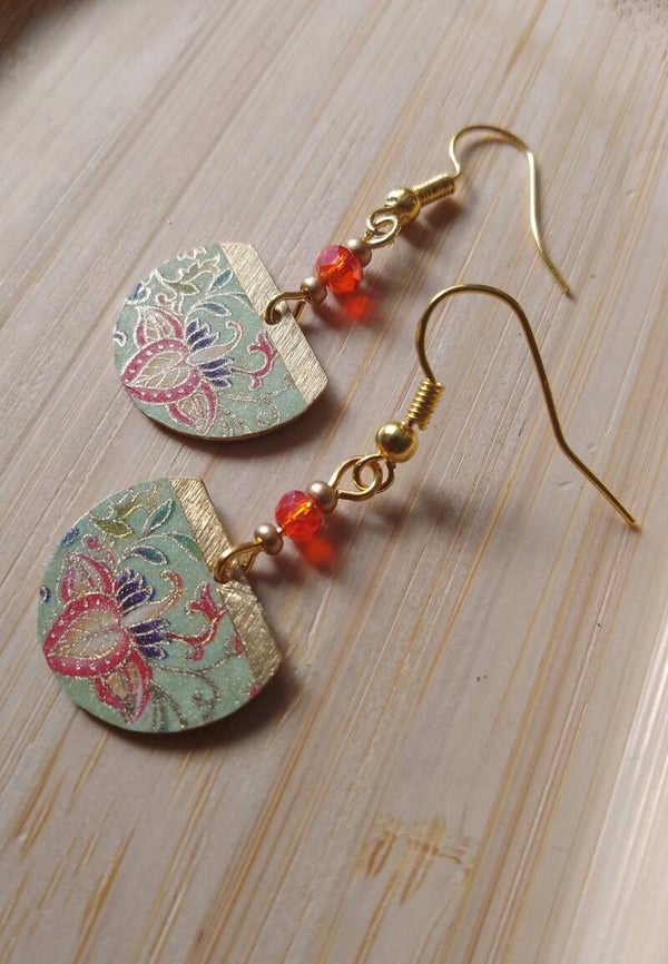 Boucles d'oreilles fleurs ethniques vert amande
