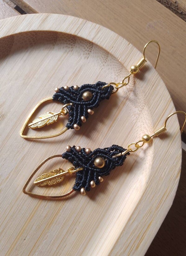 Boucles d'oreilles bohème chic noir et or