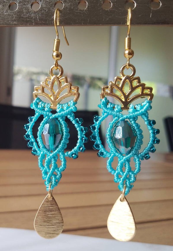Boucles d'oreilles lotus bleu intense