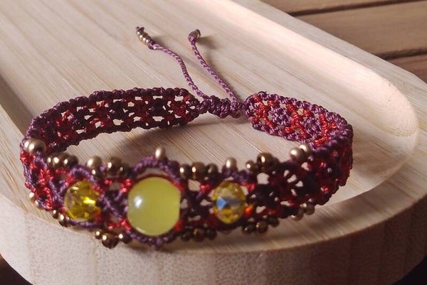 Bracelet perles et macramé jaune et rouge
