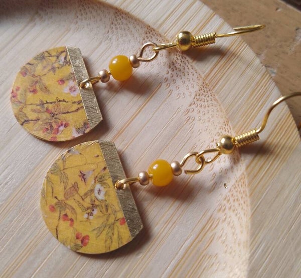 Boucles d'oreilles fleuries jaune moutarde