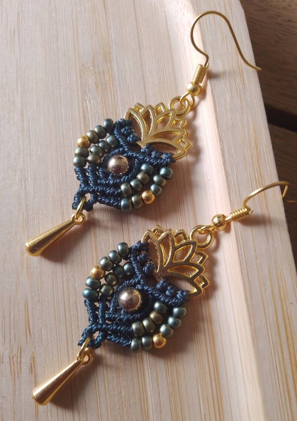 Boucles d'oreilles lotus vert paon