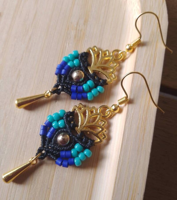 Boucles d'oreilles lotus noir et bleu