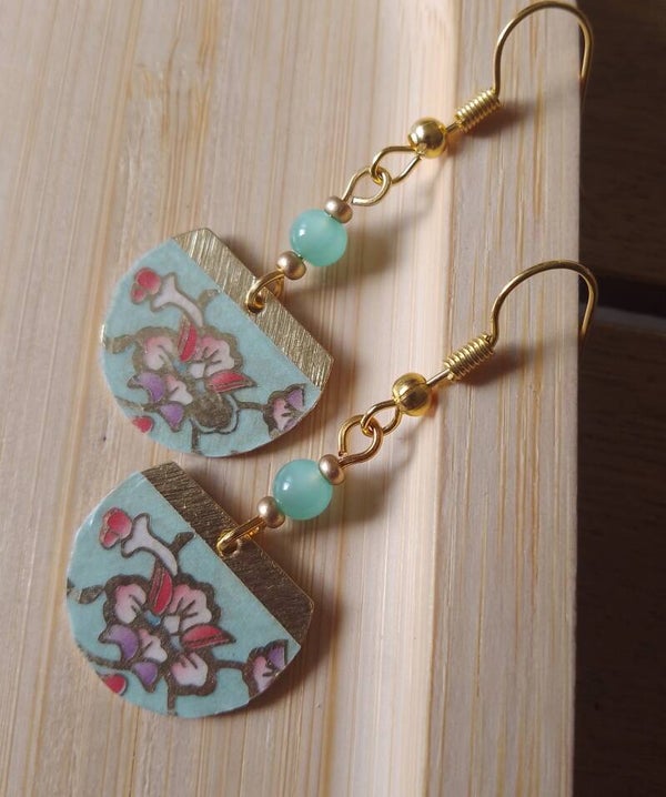 Boucles d'oreilles fleurs ethniques vert pastel
