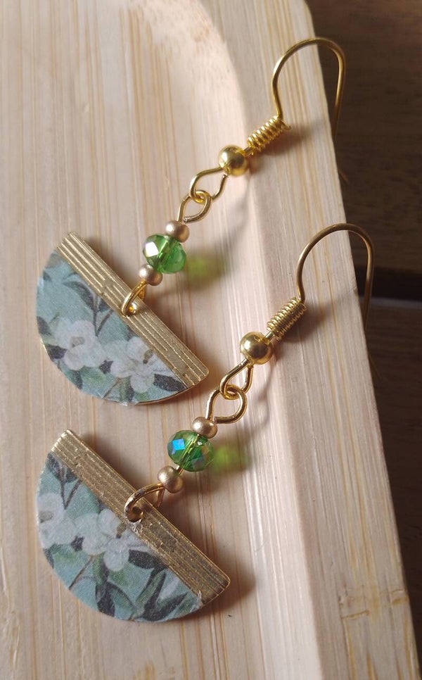 Boucles d'oreilles fleuries blanc et vert