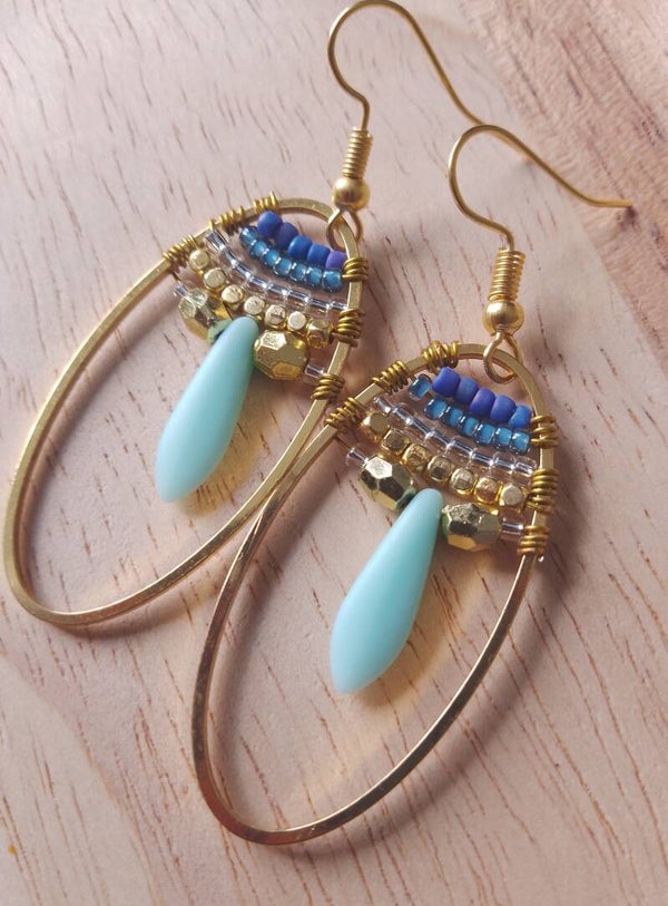 Boucles d'oreilles perlées bleu indigo et pastel