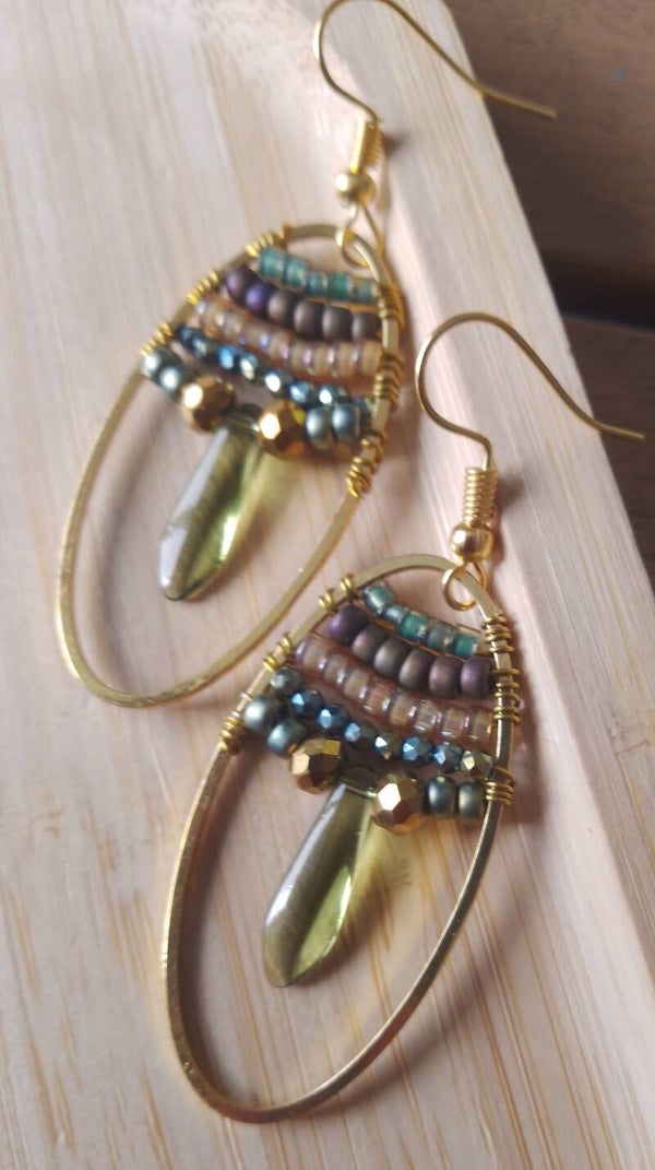 Boucles d'oreilles perlées kaki et olive