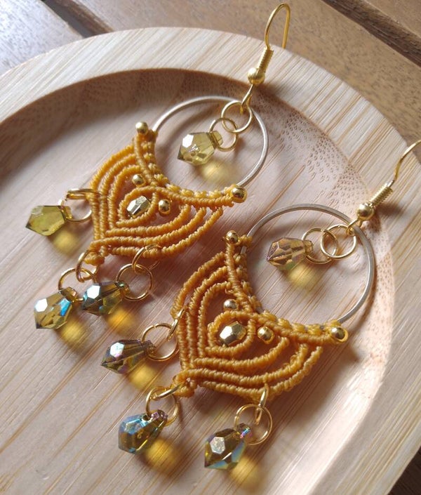Longues boucles d'oreilles moutarde et vert